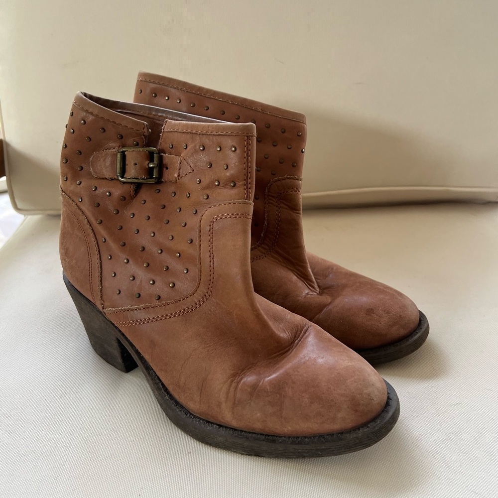 Lucky Brand Vintage Studded Tan Ankle Boots